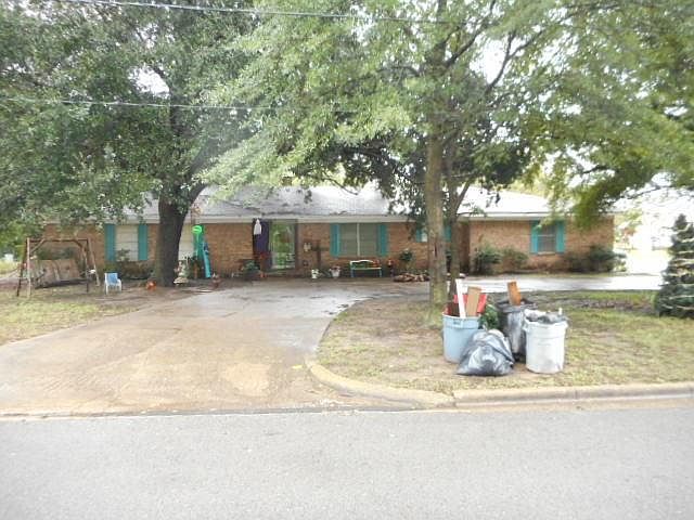 1st image of 838 Fisher St