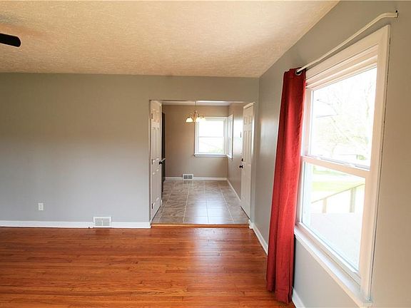 5th image of 2741 Paxton Ave