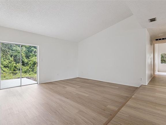 4th image of 110 HOLDERNESS DRIVE