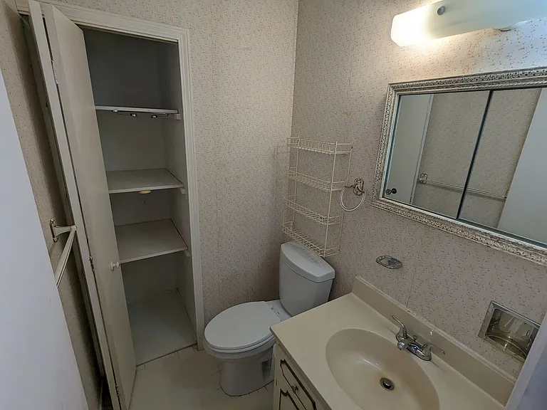 5526 Heatherdowns Blvd — Photo 13
