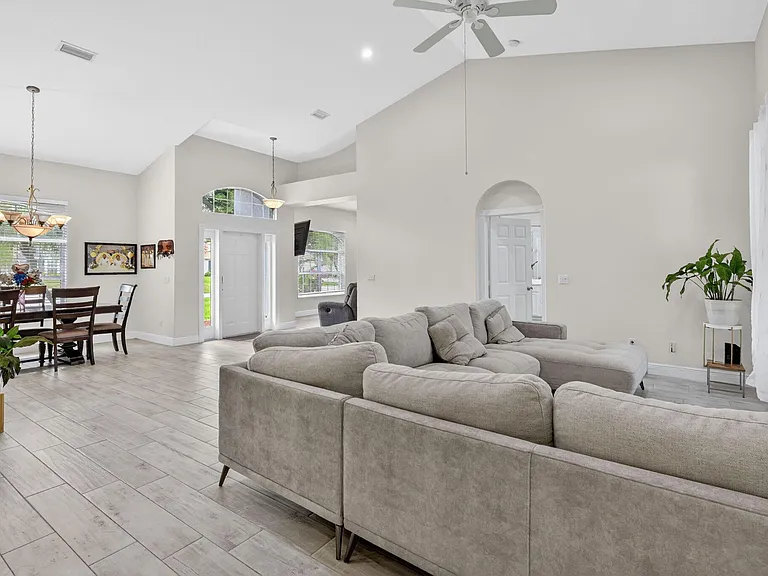1571 SW Hunnicut Ave — Photo 5
