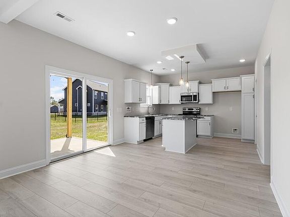 3rd image of 548 Castle Pinckney Ln