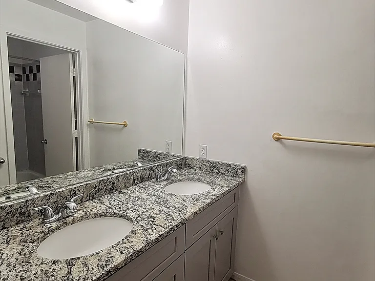 2601 SW Archer Rd #G327 — Photo 7