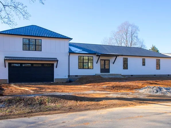 5021 Station Dr, Pegram, TN 37143