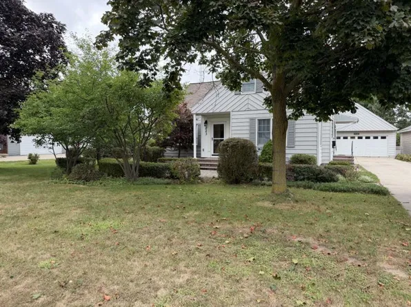 223 W Irwin St, Bad Axe, MI 48413
