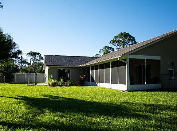 3rd image of 2803 Sabal Palm Dr