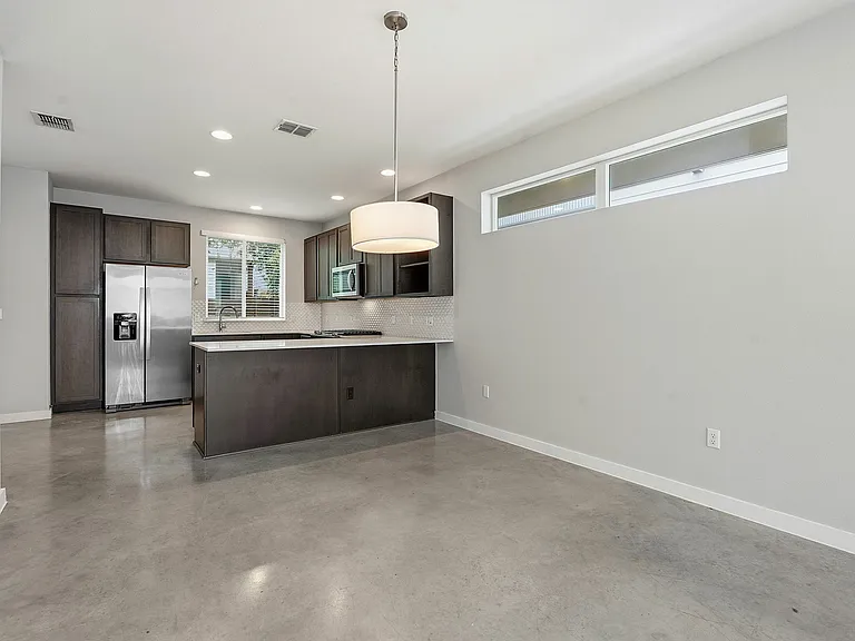 801 N Bluff Dr #33 — Photo 8