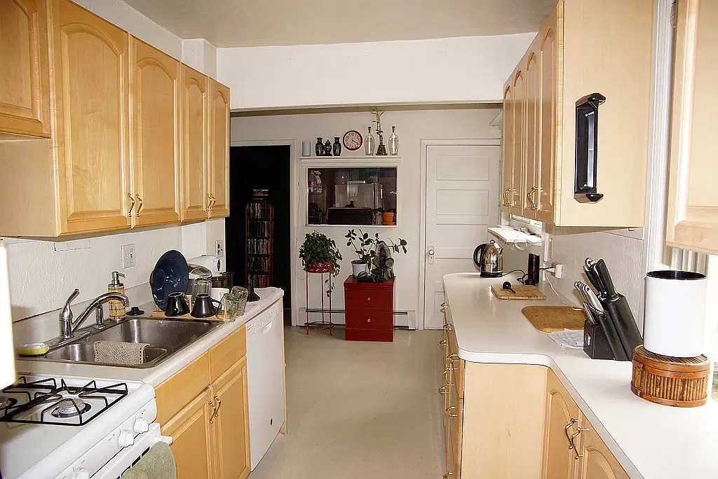 3 bed, 690 sqft, $3,000 — Photo 4