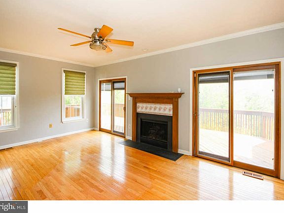 3rd image of 109 Knollwood Ct
