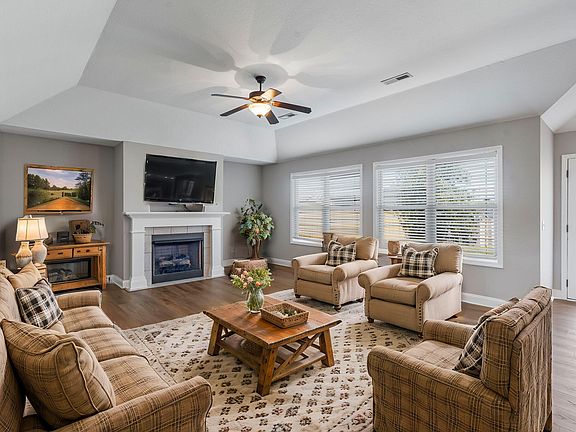 4th image of 105 Holly Oak Ln