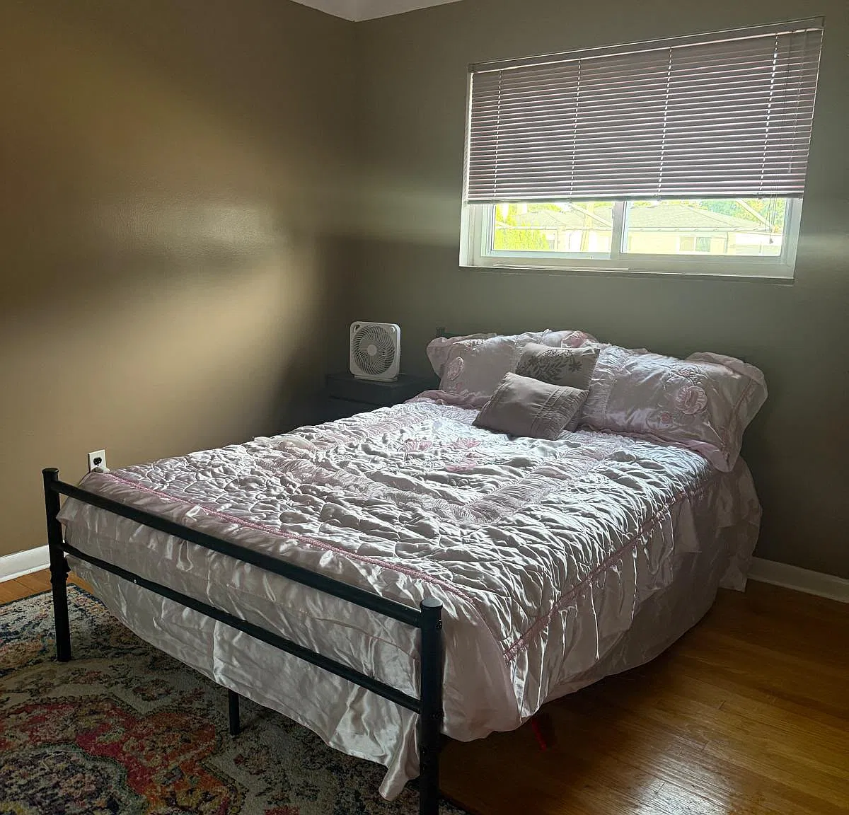 3 bed, 1.5 bath, 1185 sqft, $1,800 — Photo 3