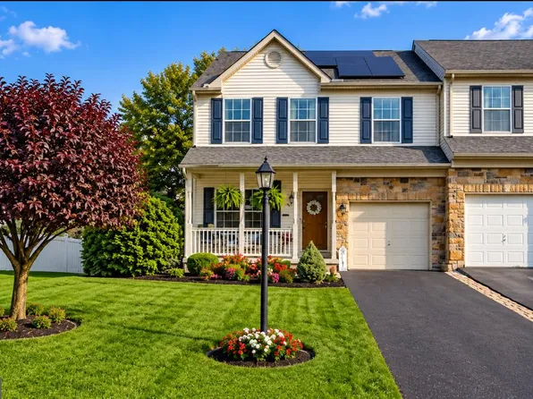 243 Maple Dr, Hanover, PA 17331