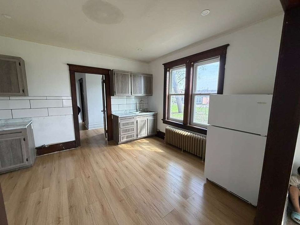 1st image of 328-330 W Marion St #328-1