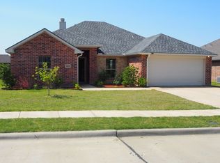 5001 Lakepark Dr, Sanger, TX 76266