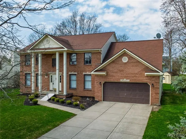 5790 Kippen Dr, East Amherst, NY 14051