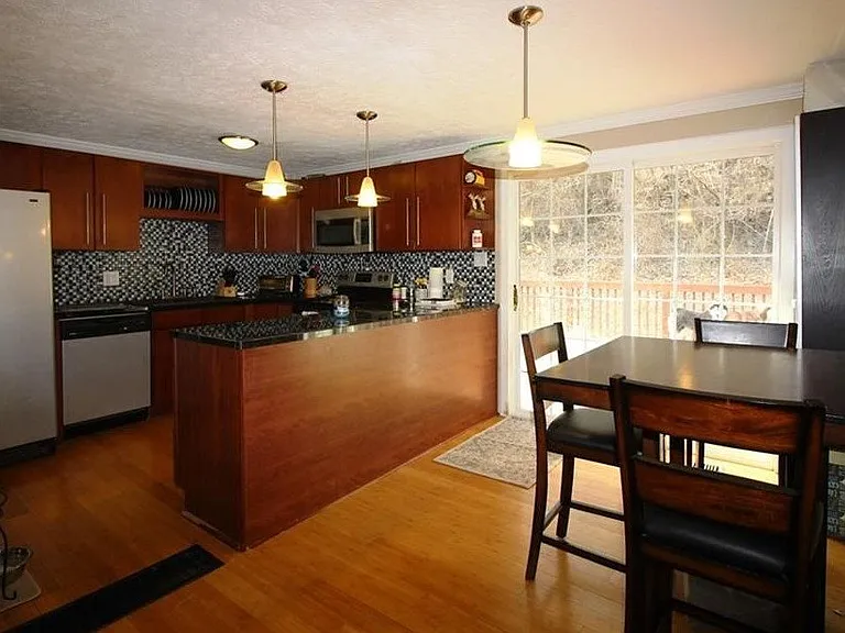 205 Libby Ln — Photo 10
