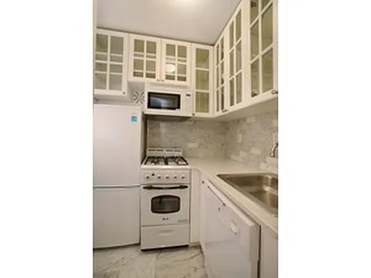 Rented by Corcoran | media 28