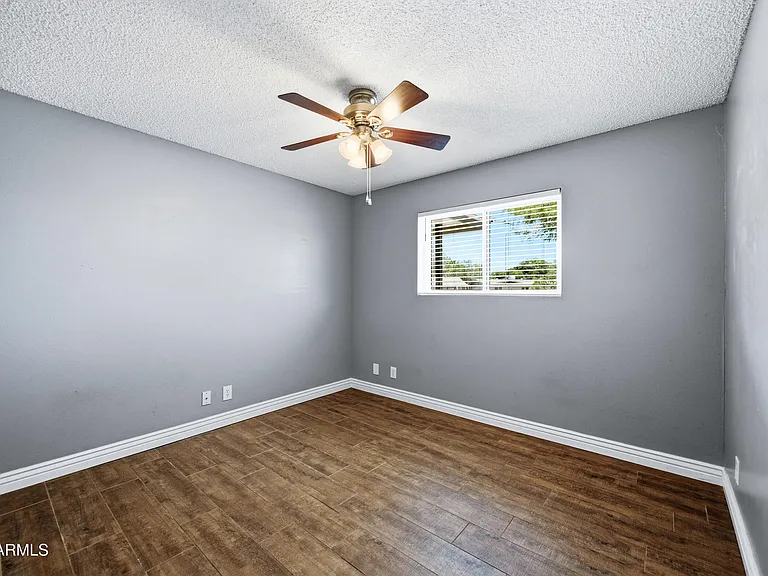 1506 W 2nd St — Photo 16