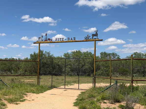999 Jordan Rd, Encinal, TX 78019