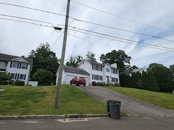 3rd image of 11 Fairfield Ct