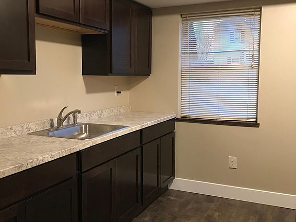 3rd image of 1413 Custer Dr