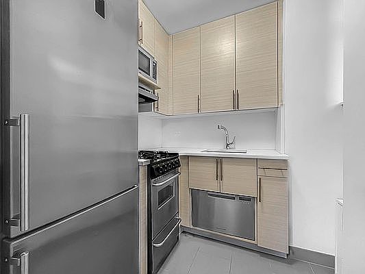 3rd image of 66 E 34th St #7K