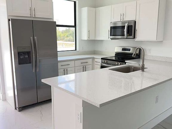 4th image of 520 Creuset Ave S