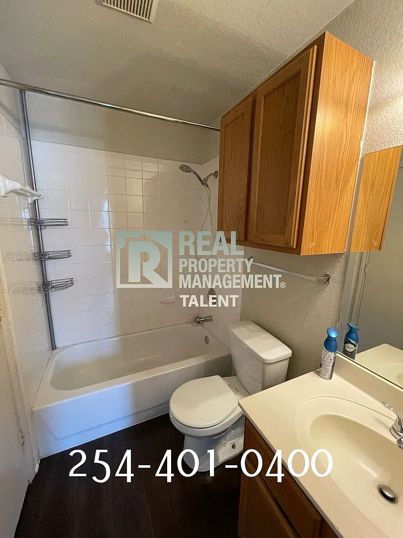 !!First Month Rent Free If Lease Signed By September 1st!! 2-Bedroom, 1-Bathroom Apartment - Killeen — Photo 2