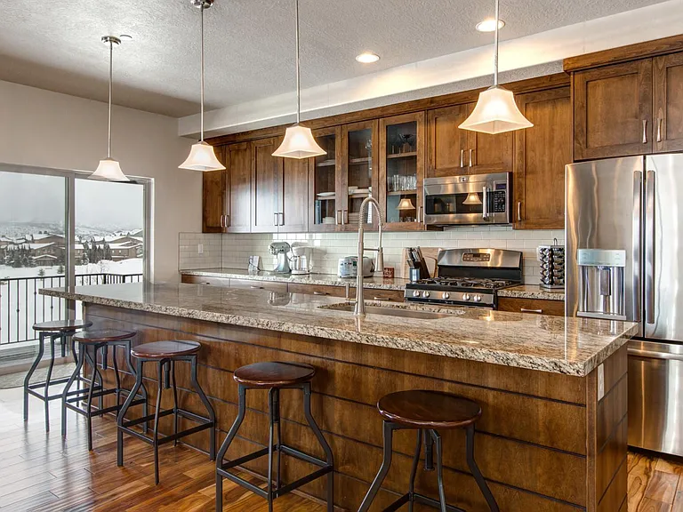 1052 W Abigail Dr — Photo 1