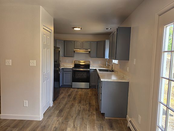 3rd image of 2984 Emerald Cir