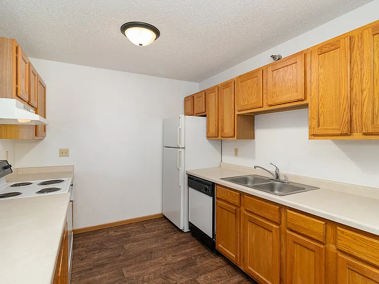 Hutchinson, MN Deer Park Apartments | 21A | Kitchen