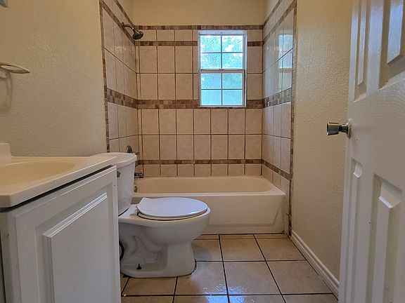 5th image of 1613 Walton Walker Dr #B