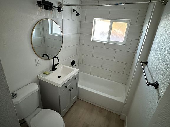 3rd image of 2718 E Wood St #1