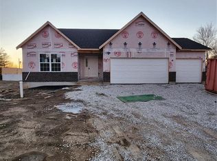 41 Millwell Dr, Maryland Heights, MO 63043
