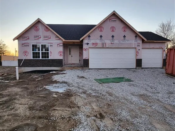 41 Millwell Dr, Maryland Heights, MO 63043