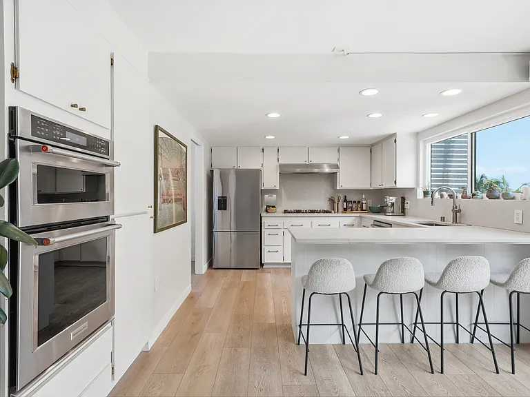 1720 Voorhees Ave — Photo 7