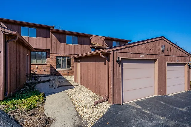 1423 Midland Ct photo 1
