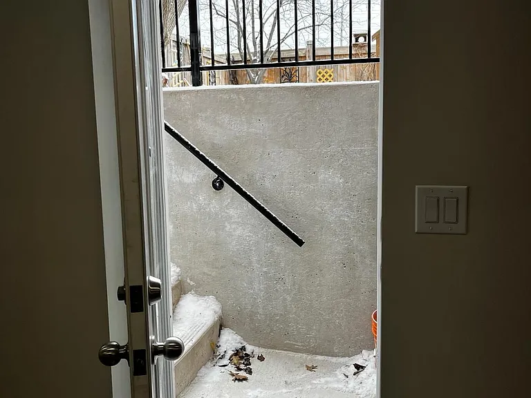 309 Alexander Cres NE — Photo 1