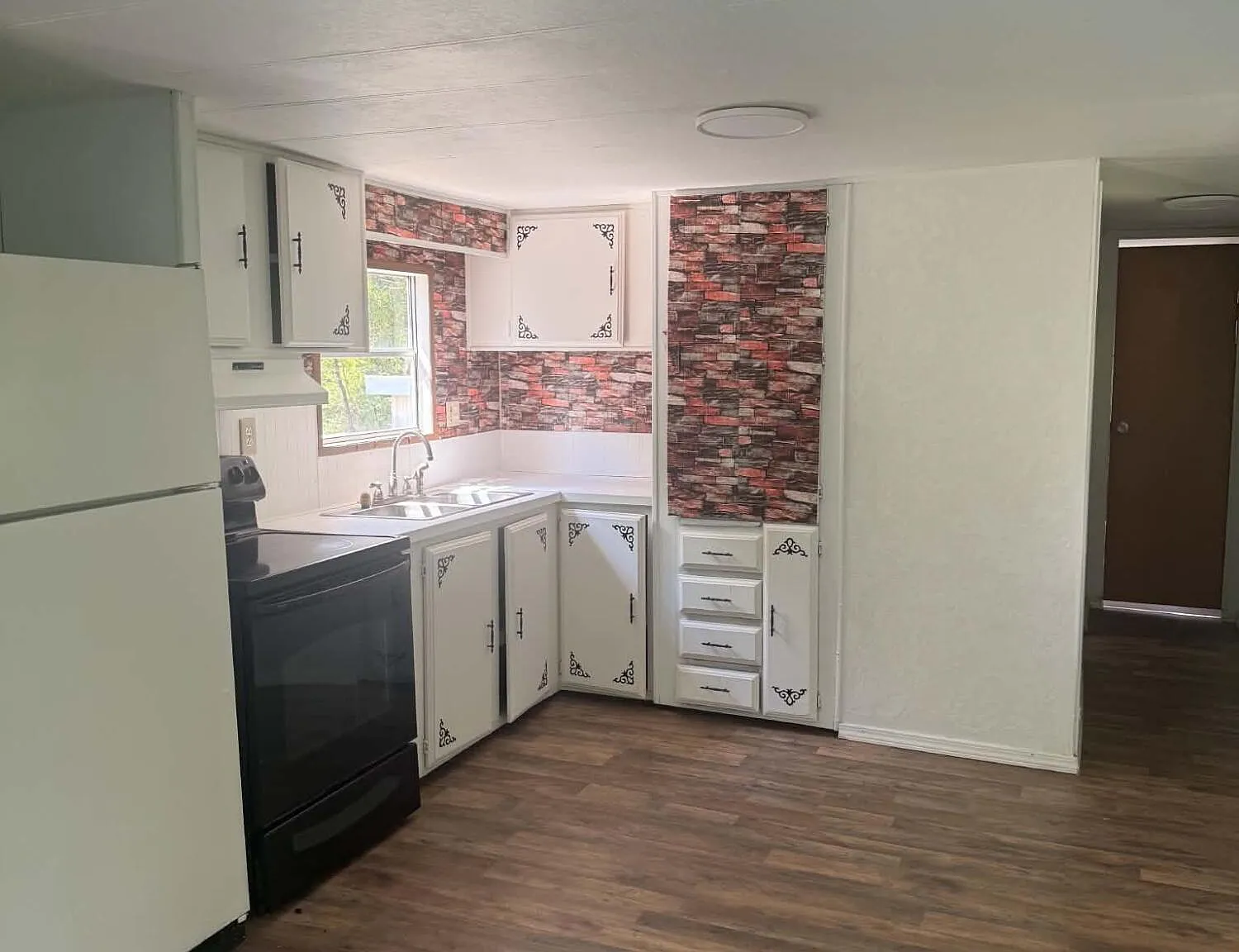 2 bed, 1.0 bath, 756 sqft, $1,000 — Photo 4