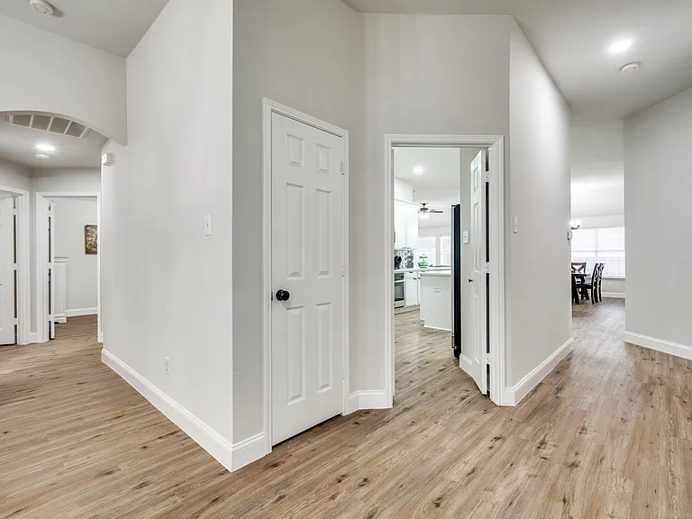 9512 Shirland Ln — Photo 33