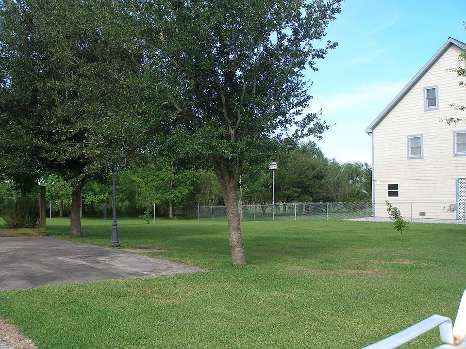 2nd image of 124 Saint Joseph St