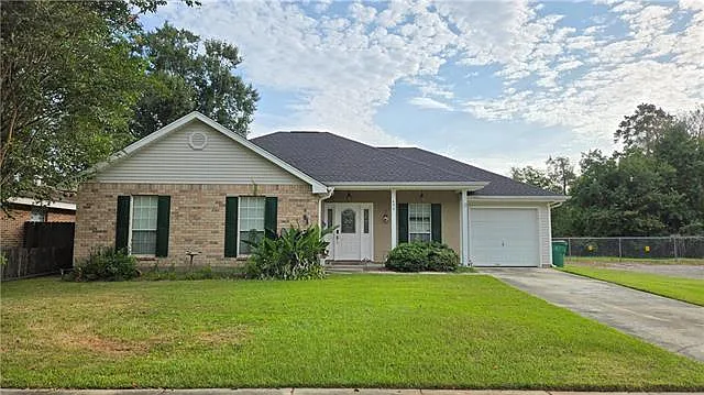 3 bed, 2.0 bath, 1623 sqft, $2,100 — Photo 2