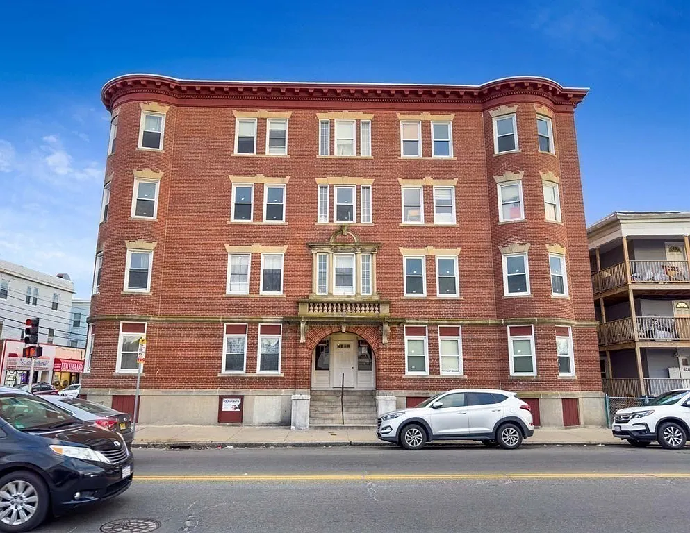 3 bed, 1000 sqft, $2,550 — Photo 1