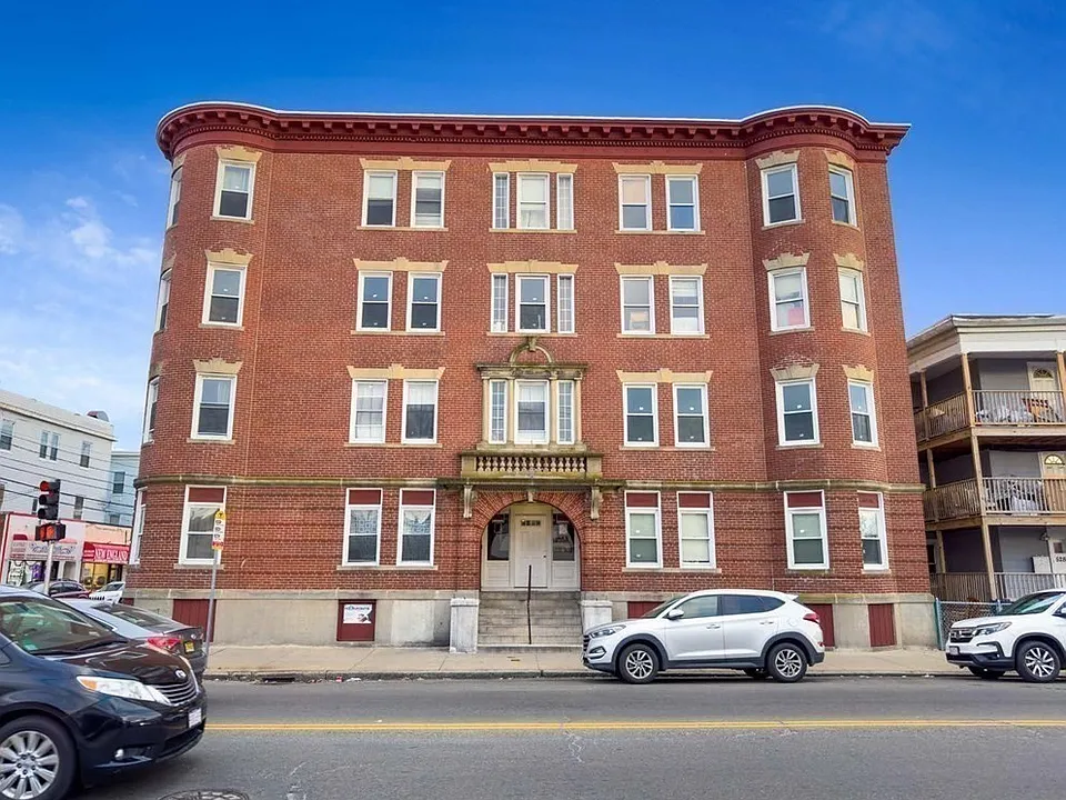 526 Western Ave #13