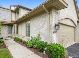 2712 Winter Garden Ct, Ann Arbor, MI 48105