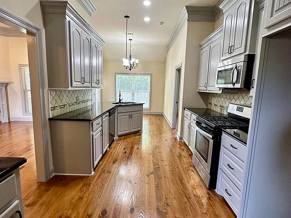 4th image of 2017 Eastridge Cir