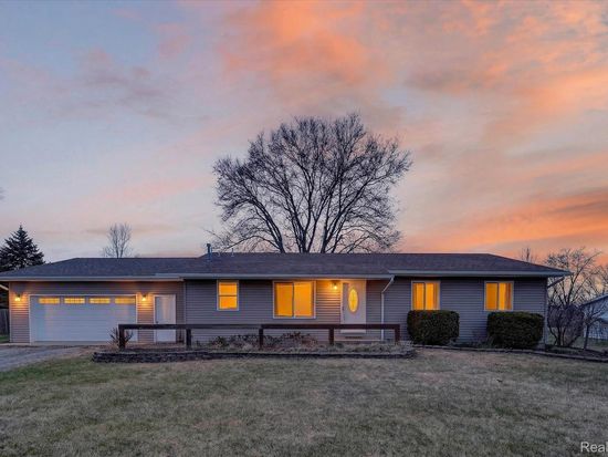 1109 Roods Lake Rd, Lapeer, MI 48446