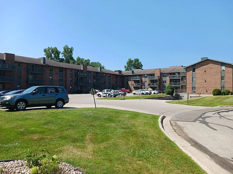 Pheasant Run Apartments — Photo 29