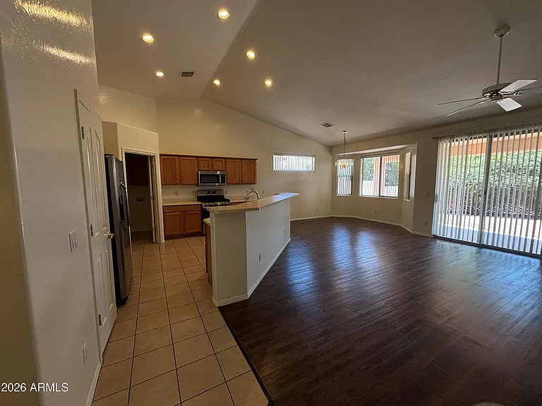 1083 S Viejo Dr — Photo 3