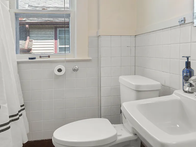 123 Adams St — Photo 16